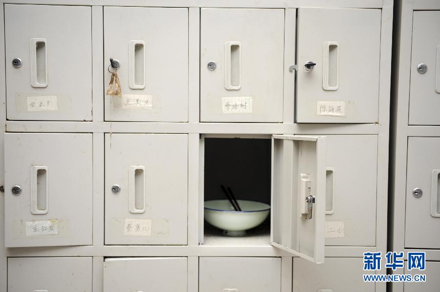 Bowl in the locker of a nursing home in Taiyuan, Shanxi. Photo taken on Oct, 21, 2012. (photo/Xinhua)