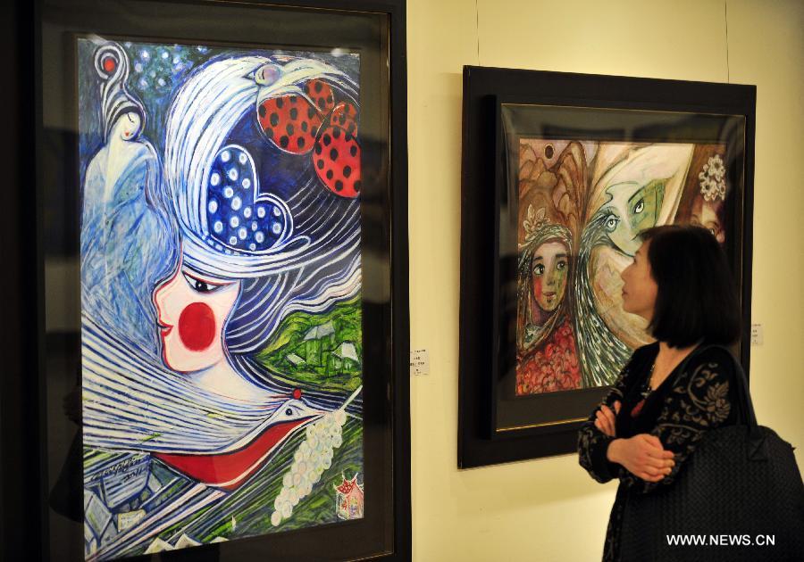 A visitor views a painting exhibition at the Sun Yat-sen Memorial Hall in Taipei, southeast China's Taiwan, March 12, 2013. The exhibition, inaugurated Tuesday in Taipei, displays 66 paintings created by 33 artists. The event will last untill March 27. (Xinhua/Wu Ching-teng)
