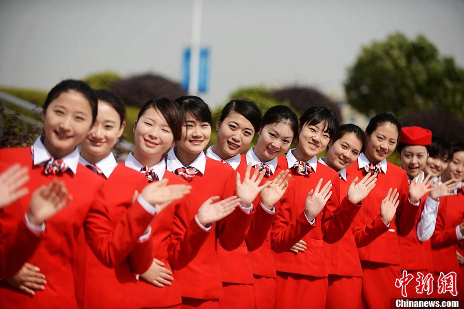 More than 100 girls apply for volunteers of 2013 International Bonsai Convention in Jiangsu on March 8, 2013. (Photo/CNS)
