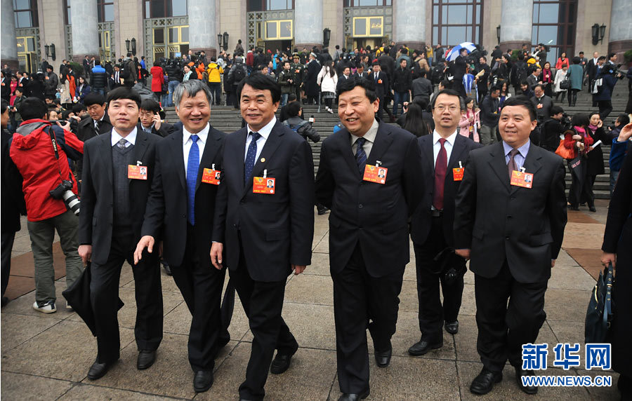 Members of the 12th National Committee of the Chinese People's Political Consultative Conference (CPPCC) leave the Great Hall of the People. The closing meeting of the first session of the 12th National Committee of the Chinese People's Political Consultative Conference (CPPCC) was held at the Great Hall of the People in Beijing, capital of China, March 12, 2013. (Xinhua News Agency/Zhai Zihe)