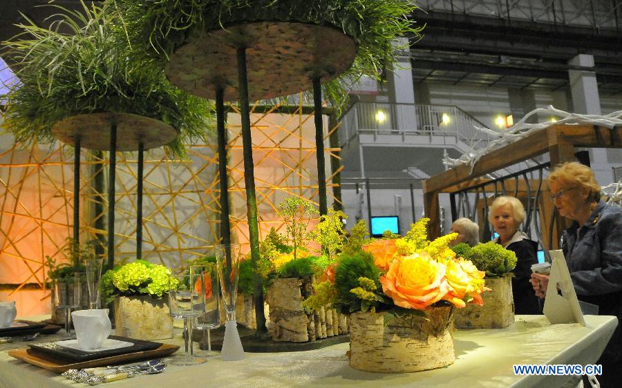 Visitors look at a table decorated with plants during the Chicago Flower and Garden Show in Chicago, the United States, March 12, 2013. The Chicago Flower and Garden Show entered its fourth day on Tuesday. The show is held here from March 9 to March 17, featuring practical advice for Chicago land lawns, gardens and green spaces. (Xinhua/Jiang Xintong) 