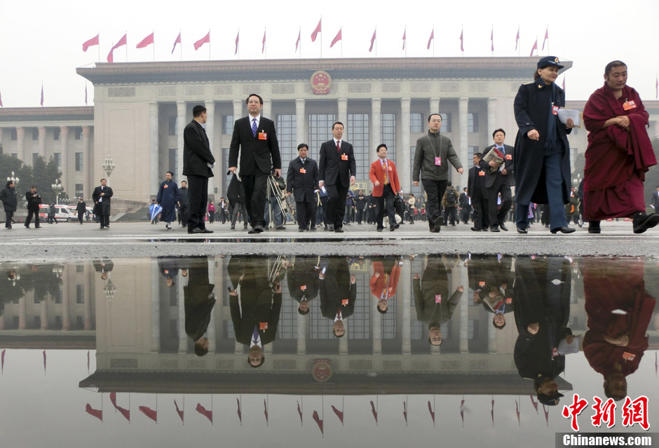 The shadows of delegates walking out of the hall reflected in the water. (CNS/Liao Pan)