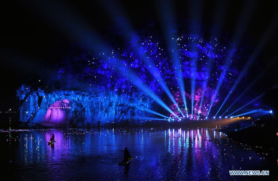 Photo taken on March 12, 2013 shows the scene of the hypermedia performance "Elephant-Legend" at the Xiangshan Park in Guilin City, southwest China's Guangxi Zhuang Autonomous Region. (Xinhua/Lu Bo'an)   