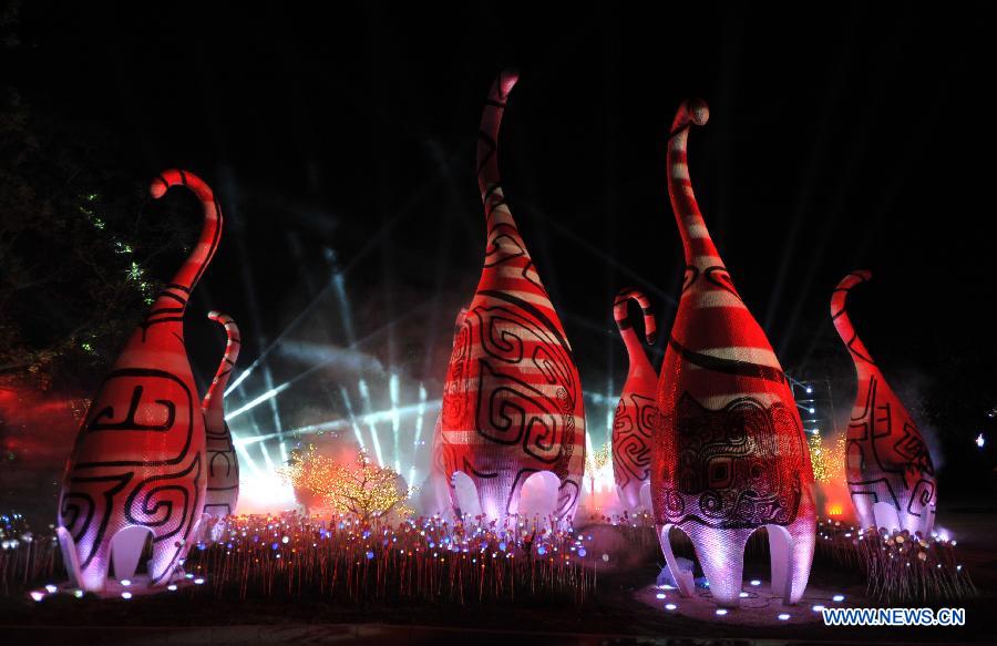 Photo taken on March 12, 2013 shows the scene of the hypermedia performance "Elephant-Legend" at the Xiangshan Park in Guilin City, southwest China's Guangxi Zhuang Autonomous Region. (Xinhua/Lu Bo'an) 