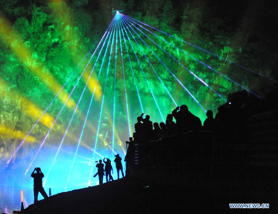 Tourists watch the hypermedia performance "Elephant-Legend" at the Xiangshan Park in Guilin City, southwest China's Guangxi Zhuang Autonomous Region, March 12, 2013. (Xinhua/Lu Bo'an) 