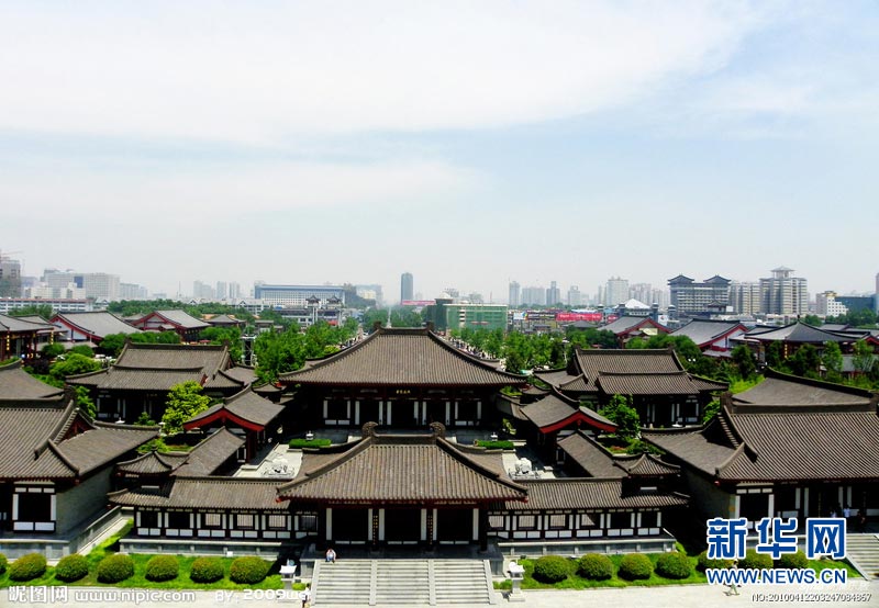 Xi'an: The average house price is 7,107 yuan per square meter. 1 million in Xian can buy a 120-square-meter apartment with good condition, or a small villa in rural area. (Photo/Xinhua)