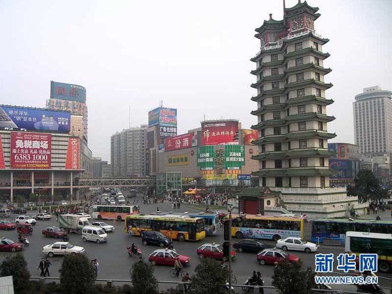 Zhengzhou: The average house price is 6,638 yuan per square meter. 1 million yuan in Zhengzhou can buy a 150-square-meter apartment in central area or a villa in rural area.  (Photo/Xinhua)