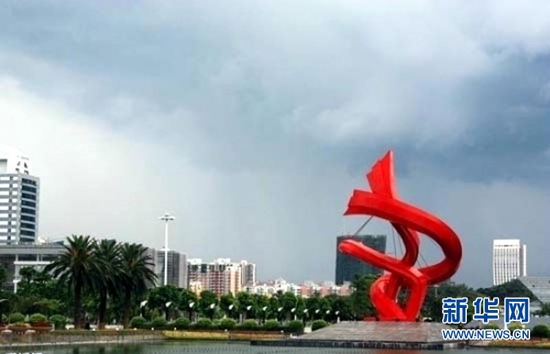 Dongguan: The average house price is 6,876 yuan per square meter. 1 million can purchase a 100 square-meter apartment, or tens of square meters in prime residential district or house with hundreds of square meters in rural area or industrial area. (Photo/Xinhua)  