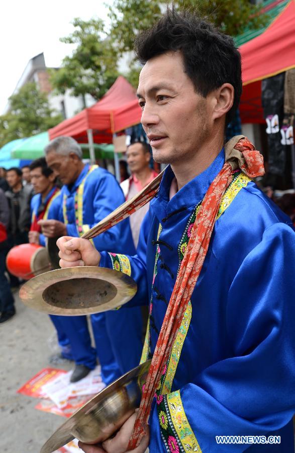 People from She ethnic group play the drum and the gong during a temple fair for the celebration of "Er Yue Er" in Donggu Shezu Township of Qingyuan District in Xiji City, east China's Jiangxi Province, March 13, 2013, on the occasion of the second day of the second lunar month, known in Chinese as Er Yue Er, "a time for the dragon to raise its head", as a Chinese saying goes. Local residents celebrated the festival with traditional performance to pray for a good harvest in the coming year. (Xinhua/Zhou Ke) 