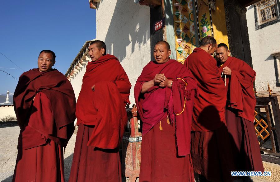Buddhist monks rest at the Ganden Stumtseling Monastery, the largest Tibetan Buddhism temple in Yunnan Province, in Shangri-la County, southwest China's Yunnan Province, March 14, 2013 . (Xinhua/Lin Yiguang) 