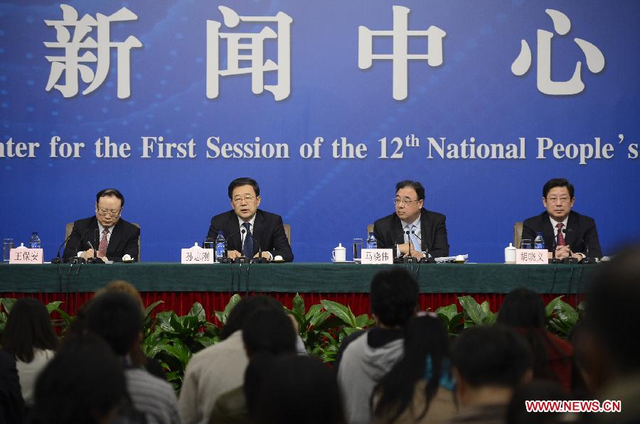 Officials in charge of the health reform office of the State Council Wang Baoan, Sun Zhigang, Ma Xiaowei, Hu Xiaoyi (From L to R) attend a press conference on medical and healthcare system reform held by the first session of the 12th National People's Congress (NPC) in Beijing, capital of China, March 14, 2013. (Xinhua/Wang Peng)