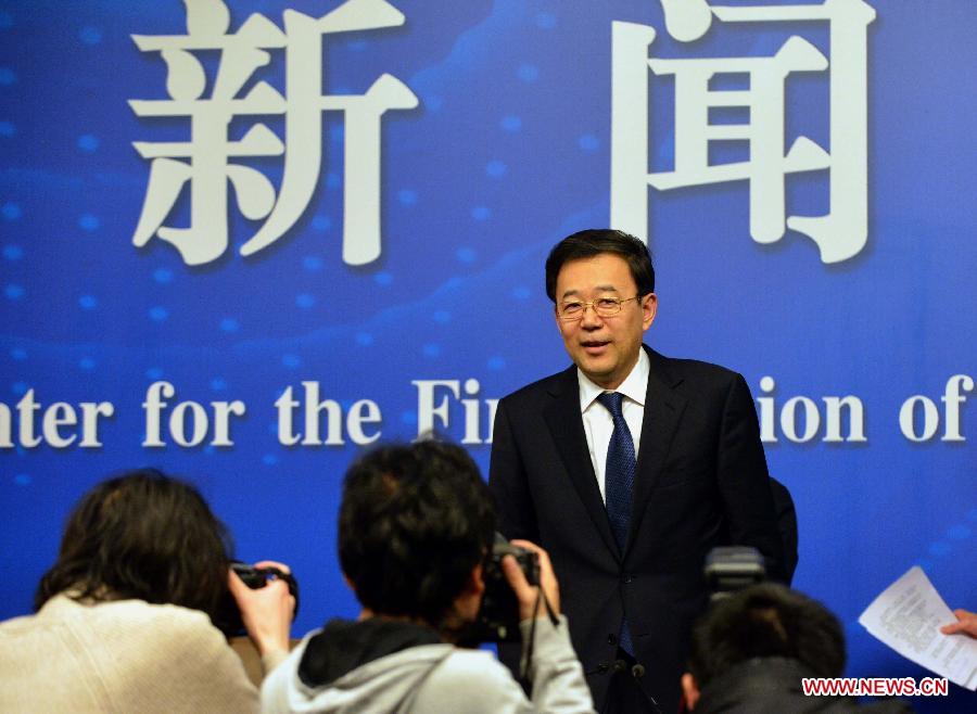 Sun Zhigang, director of the health reform office of the State Council, greets journalists at a press conference on medical and healthcare system reform held by the first session of the 12th National People's Congress (NPC) in Beijing, capital of China, March 14, 2013. (Xinhua/Wang Song)