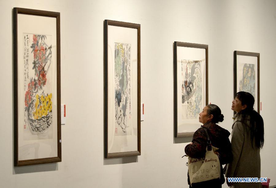 Visitors view the works of inkwash painter Chen Dayu (1912-2001) during the exhibition "No End for Art" at the Zhejiang Art Museum in Hangzhou, capital of east China's Zhejiang Province, March 14, 2013. Some 140 pieces of Chen Dayu's inkwash paintings created between 1945 and 2001 were shown at the exhibition, which was inaugurated Thursday in Hangzhou. Chen was a student of Qi Baishi, another inkwash painting master, and specialised in drawing flowers and birds. (Xinhua/Shi Jianxue)