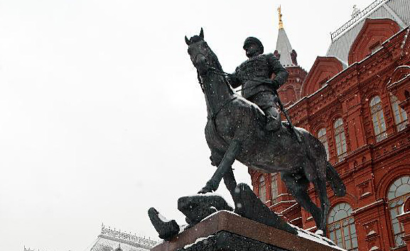 Rare heavy snowfall hits Moscow