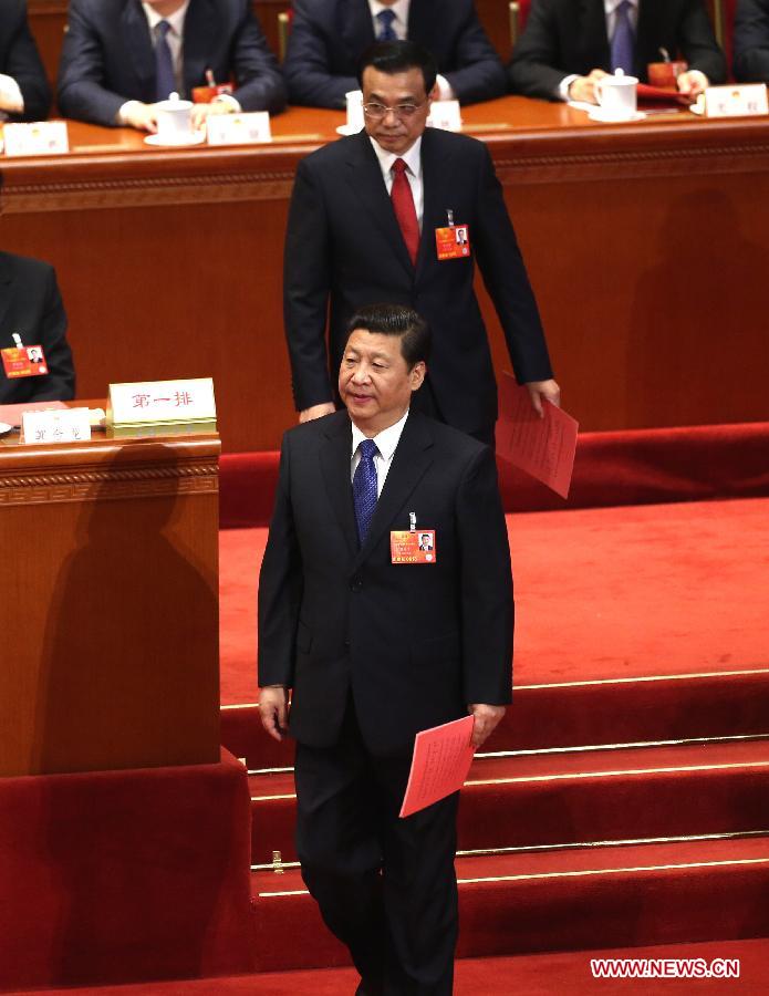 Xi Jinping (bottom) and Li Keqiang attend the fifth plenary meeting of the first session of the 12th National People's Congress (NPC) at the Great Hall of the People in Beijing, capital of China, March 15, 2013. Li Keqiang was nominated Friday by newly-elected Chinese President Xi Jinping as the candidate for premier at the ongoing parliament session. (Xinhua/Jin Liwang)