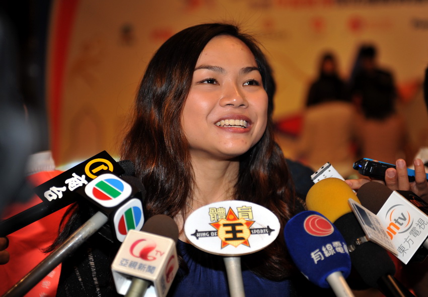 Chinese cyclist Sarah Lee Wai Sze from Hong Kong, Bronze Medalist of the Women's Keirin in London 2012 Olympic Games, receives a group interview after being awarded the "Best of the Best Hong Kong Sports Stars Award" at the Hong Kong Convention and Exhibition Centre on March 14, 2013. (Xinhua/Lu Binghui)