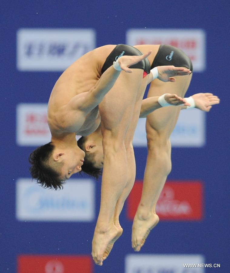 Lin Yue and Chen Aisen of China compete during the Men's 10m Platform Synchro Final in the FINA Diving World Series 2013-Beijing at the National Aquatics Center in Beijing, China, Match 15, 2013. Lin and Chen won the gold medal with 493.47 points. (Xinhua/Jia Yuchen) 