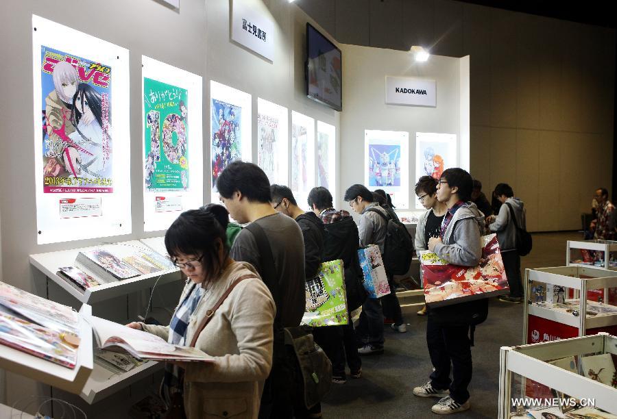 Visitors read comic books at C3 in Hong Kong 2013, a Japanese anime (animation products) expo, in south China's Hong Kong, March 15, 2013. The three-day expo was inaugurated Friday at the Hong Kong Convention and Exhibition Centre. (Xinhua/Wang Yuqing) 