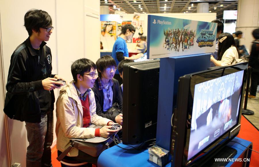 Visitors play a new video game at C3 in Hong Kong 2013, a Japanese anime (animation products) expo, in south China's Hong Kong, March 15, 2013. The three-day expo was inaugurated Friday at the Hong Kong Convention and Exhibition Centre. (Xinhua/Wang Yuqing) 