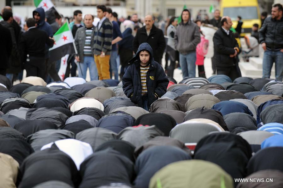 Protesters pray before a demonstration in Istanbul, Turkey, on March 15, 2013. More than 1,000 Turks and Syrians held a rally in Turkey's Istanbul city in protest of the Syrian government on Friday, two years after the unrest broke out in Syria. (Xinhua/Ma Yan) 