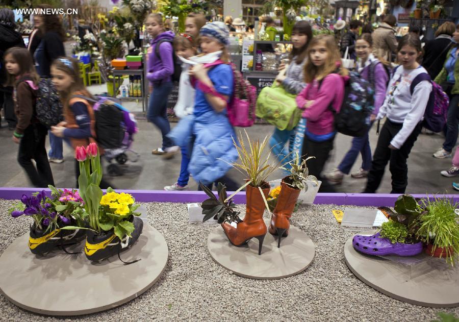 People visit the 17th Canada Blooms exhibition at the Canadian National Exhibition center in Toronto March 15, 2013. As Canada's largest flower and garden festival, the 10-day event kicked off on Friday and was expected to attract over 200,000 visitors. (Xinhua/Zou Zheng)