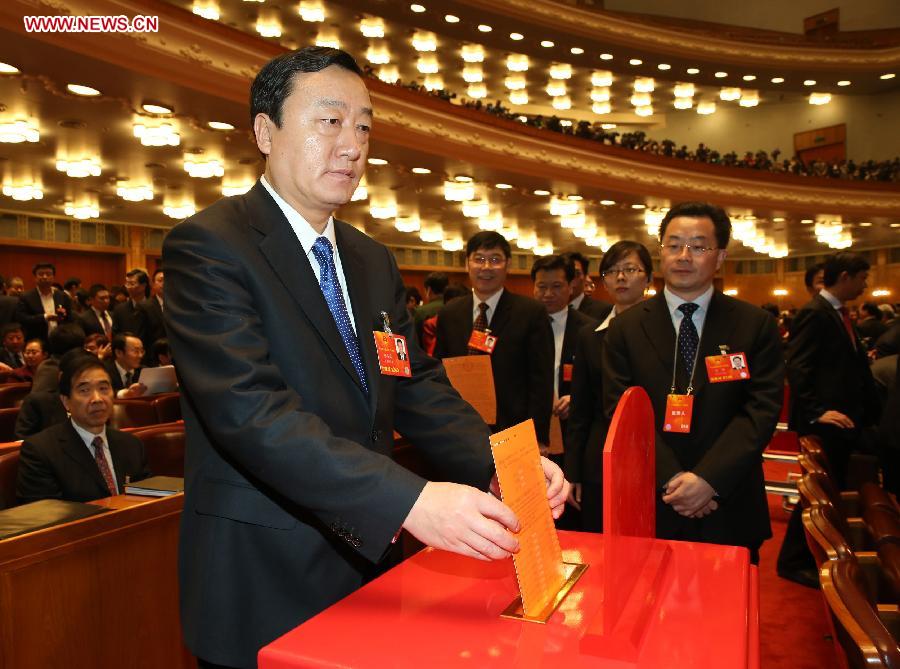 Zhang Wufeng, a deputy to the 12th National People's Congress (NPC), casts his vote during the sixth plenary meeting of the first session of the 12th NPC at the Great Hall of the People in Beijing, capital of China, March 16, 2013. (Xinhua/Chen Jianli) 