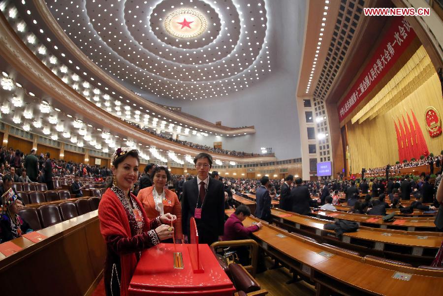 A deputy casts her vote during the sixth plenary meeting of the first session of the 12th National People's Congress (NPC) at the Great Hall of the People in Beijing, capital of China, March 16, 2013. (Xinhua/Lan Hongguang) 