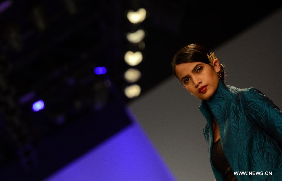 A model displays a creation by Poonam Bhagat during the Wills Lifestyle India Fashion Week in New Delhi, capital of India, on March 16, 2013. (Xinhua/Partha Sarkar) 