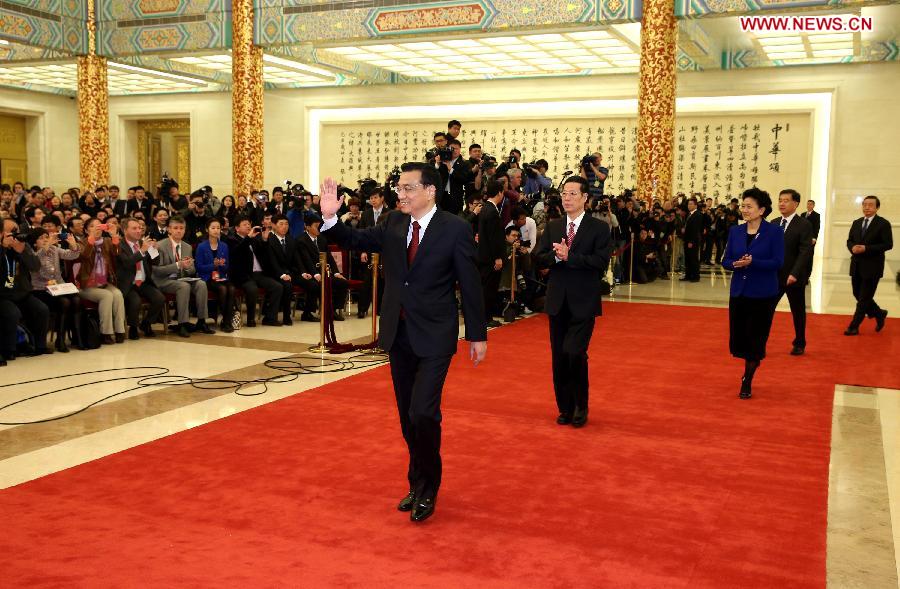 Chinese Premier Li Keqiang and Vice Premiers Zhang Gaoli, Liu Yandong, Wang Yang and Ma Kai arrive at a press conference after the closing meeting of the first session of the 12th National People's Congress (NPC) at the Great Hall of the People in Beijing, capital of China, March 17, 2013. Chinese Premier Li Keqiang and Vice Premiers Zhang Gaoli, Liu Yandong, Wang Yang and Ma Kai met the press and answered questions here on Sunday. (Xinhua/Pang Xinglei)