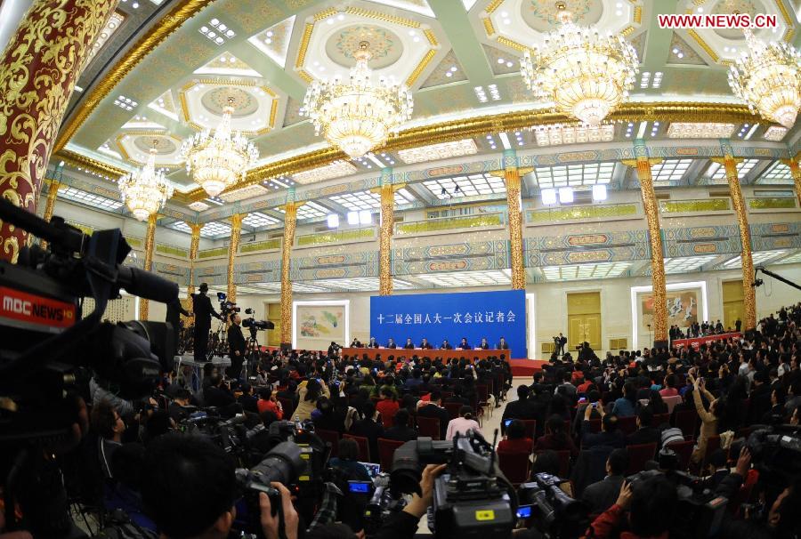 A press conference is held after the closing meeting of the first session of the 12th National People's Congress (NPC) at the Great Hall of the People in Beijing, capital of China, March 17, 2013. Chinese Premier Li Keqiang and Vice Premiers Zhang Gaoli, Liu Yandong, Wang Yang and Ma Kai met the press and answered questions here on Sunday. (Xinhua/Qin Qing)