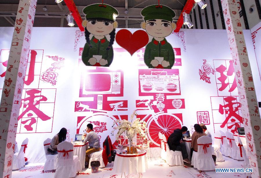 Photo taken on March 16, 2013 shows an exhibition booth of the 2013 Xici Wedding Expo for Spring in Nanjing, capital of east China's Jiangsu Province. Most of the exhibitors possess both physical stores and online shops, attracting many net users to the expo which will last to March 17. (Xinhua/Dong Jinlin)