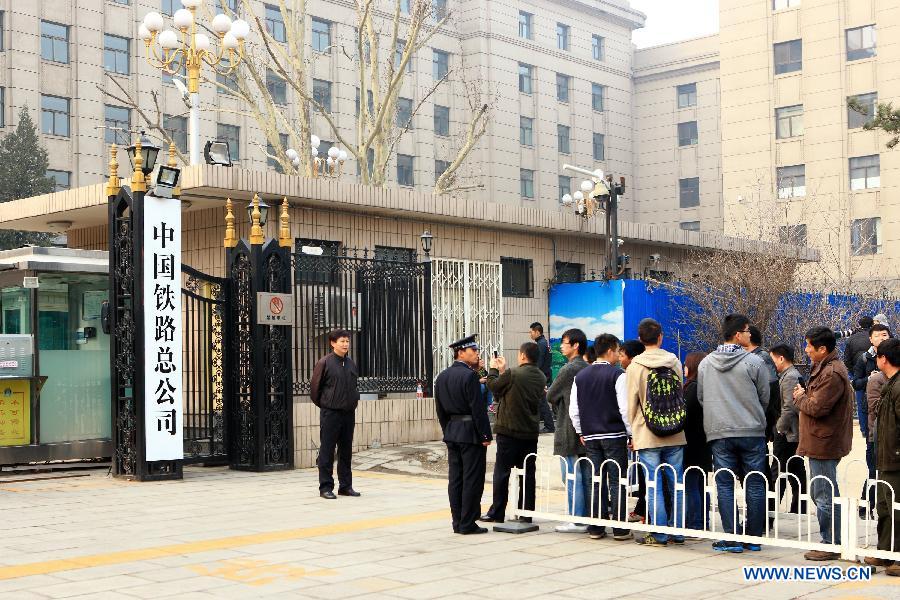 People line up to take photos of the name board of China Railway Corporation in Beijing, capital of China, March 17, 2013. The newly-founded China Railway Corporation hung out its name board on Sunday. (Xinhua/Chen Yehua)  