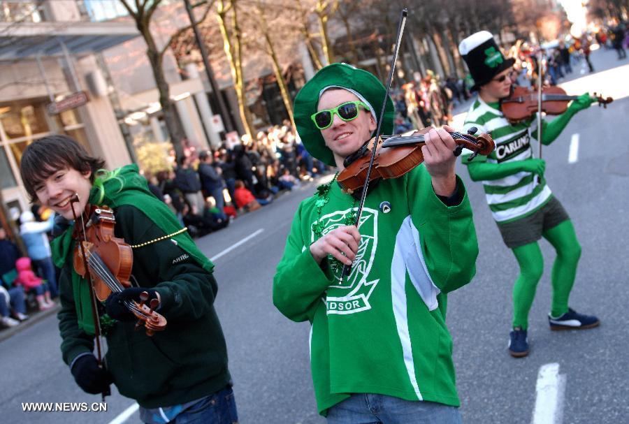 Fiddlers entertain public during the annual St. Patrick's Day Parade in Vancouver, Canada, March 17, 2013. Thousands of people have crowded downtown Vancouver to watch as bagpipers, Irish dancers and hurlers paraded with dreadlocked dancers, green samba queens, and even a roller derby team took part in the 9th annual St. Patrick's Day parade. The festivities continue the centuries-old custom of partying on the saint's feast day, March 17, to honour his role of helping convert the Irish to the Catholic faith. (Xinhua/Sergei Bachlakov)