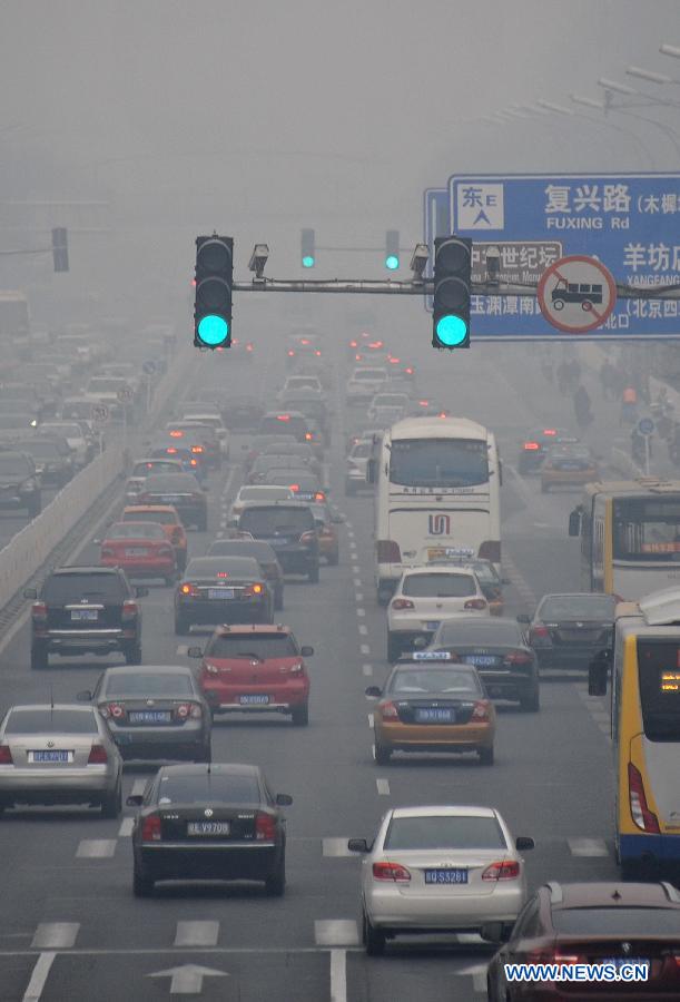 Vehicles run on a fog-shrouded road in Beijing, capital of China, March 17, 2013. Fog and smog blanketed Beijing on Sunday. (Xinhua/Li Xin)  