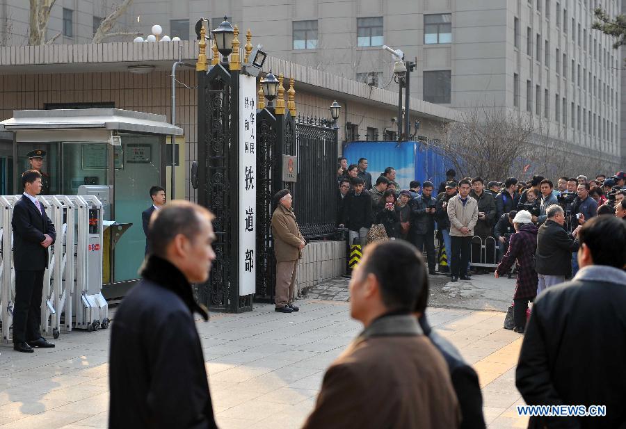 People pose with the name board of China Railway Corporation in Beijing, capital of China, March 17, 2013. The newly-founded China Railway Corporation hung out its name board on Sunday. (Xinhua/Chen Yehua)