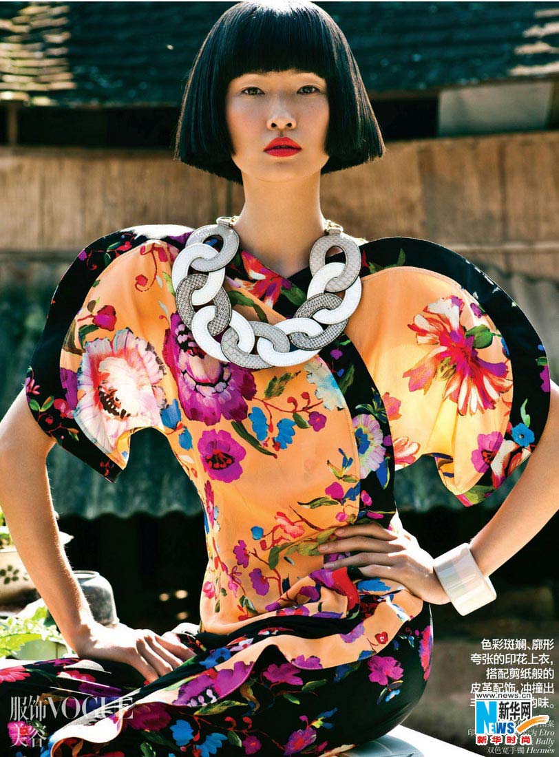 The group of famed artists visited in Southwest China recently, and their creations was influenced Yunnan's ethnic colourful, and thus developed their unique way of colour application.(Source: www.news.cn/fashion)