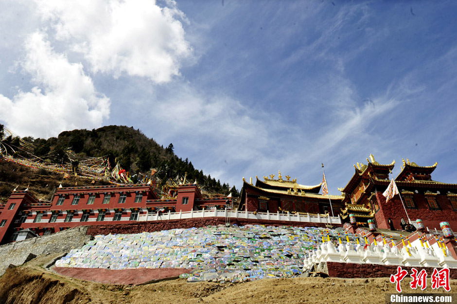 Exterior of the Kwan-yin Temple in Jinchuan County, Aba Tibetan autonomous region, southwest China's Sichuan province. It is the only temple that hosts the shrine to the Four-Armed Avalokitesvara bodhisattva in the world (Photo source: Chinanews.com/ An Yuan) 