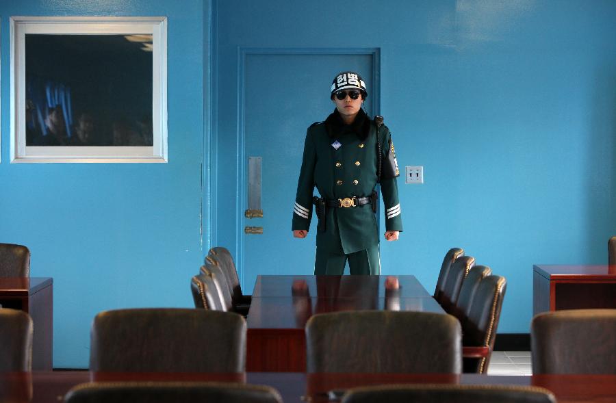 A soldier of South Korea stands guard at the truce village of Panmunjom in the demilitarized zone (DMZ) in Paju, South Korea, March 19, 2013. The annual joint military exercises of South Korea and the United States is scheduled to run from March 11 to March 21.(Xinhua/Park Jin-hee) 