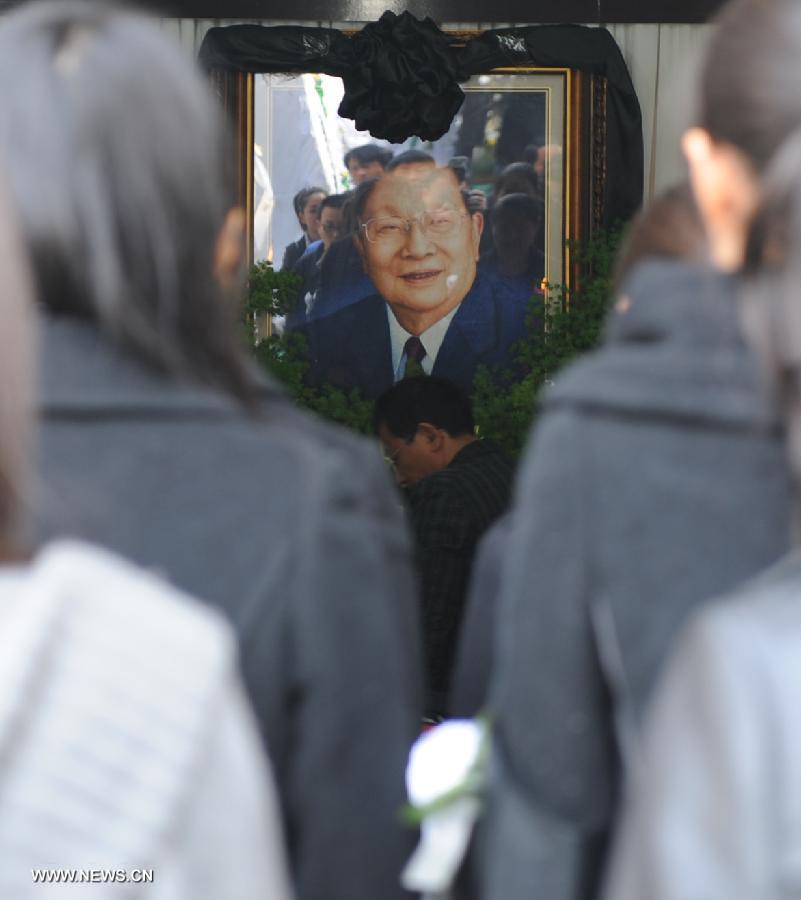 Representatives of all circles express condolence to the death of Wu Renbao, the retired Communist Party of China (CPC) chief of Huaxi Village, at the mourning hall in Huaxi Village of Jiangyin City, east China's Jiangsu Province, March 19, 2013. Wu, 85, died of cancer on Monday at his home in the village, which is one of the richest villages in the country. Renowned as China's most eminent farmer, Wu worked hard over the past decades to lead his villagers in striving for common wealth, an ideal regarded as one of the core principles of socialism. (Xinhua/Zhang Liwei)  