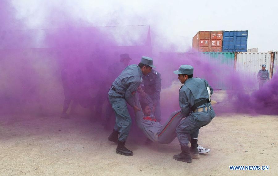 Afghan new policemen show their skills during their graduation ceremony in Ghazni province, east Afghanistan, March 19, 2013. A total of 150 new policemen graduated here Tuesday after four-month's training at Ghazni police academy, a police officer said. (Xinhua/Adeb)