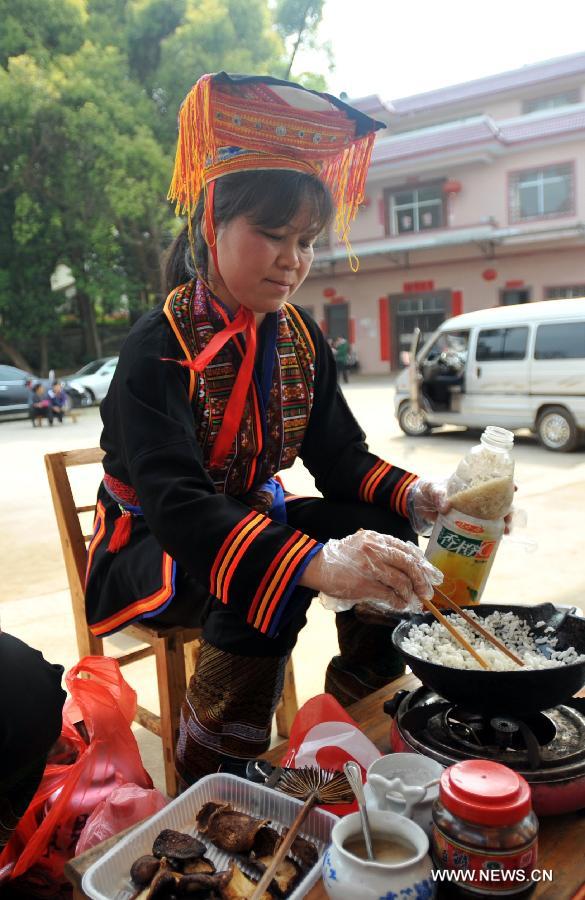 A competitor cooks youcha, a traditional local appetizer, in Guanyang County of Guilin, south China's Guangxi Zhuang Autonomous Region, March 19, 2013. A youcha cooking competition was held here on Tuesday to show the diet culture. (Xinhua/Lu Boan)