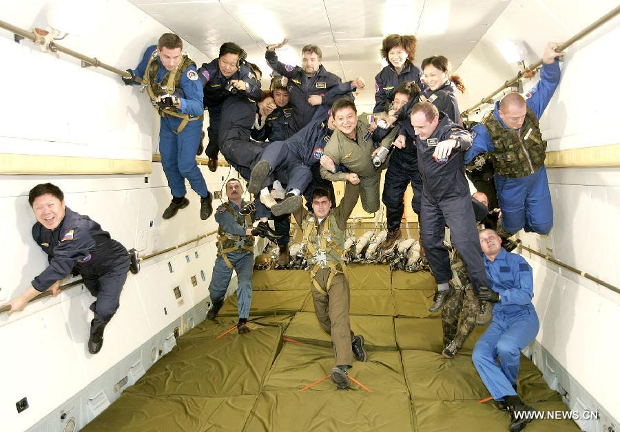 The photo dated Dec. 17, 2004 shows 10 Chinese tourists experiencing a space training of zero-gravity flight under the protection of Russian astronauts at the Gagarin Cosmonaut Space Training Center in Moscow, capital of Russia. The China-Russia cooperation in tourism has substantially progressed, which also has promoted bilateral understandings and exchange of culture in recent years. The Year of Chinese Tourism in Russia in 2013 will be inaugurated by Chinese President Xi Jinping when he visits Moscow later this month. (Xinhua/Chen Jianli)