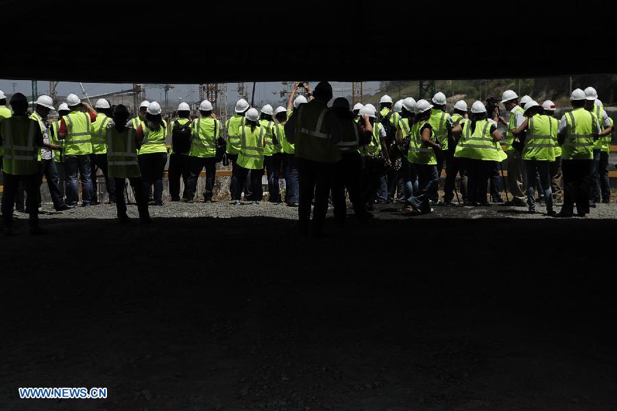 Employees work at the construction site of a new lock for the Panama Canal's widening project in Colon March 19, 2013. The new lock is expected to be completed and operated in April 2015, the project's Director General Bernardo Gonzalez said. (Xinhua/Mauricio Valenzuela)