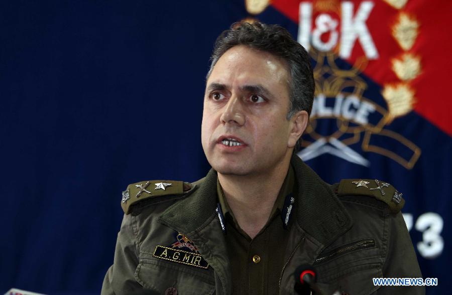 The police chief of Indian-controlled Kashmir Abdul Gani Mir addresses a press conference in Srinagar, summer capital of Indian-controlled Kashmir, March 19, 2013. Mir said on Wednesday that the police had cracked a terrorist attack on a paramilitary camp on March 13 in which five security forces personnel were killed and eight others injured. Four people involved in the attack were arrested. (Xinhua/Javed Dar)