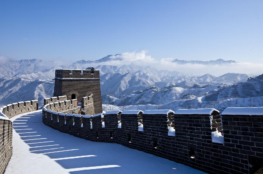 Snow covers the Huangyaguan Great Wall in Jixian County of Tianjin, north China, March 20, 2013. A snowfall hit the Jixian County from Tuesday afternoon to early Wednesday. (Xinhua/Wang Guangshan)