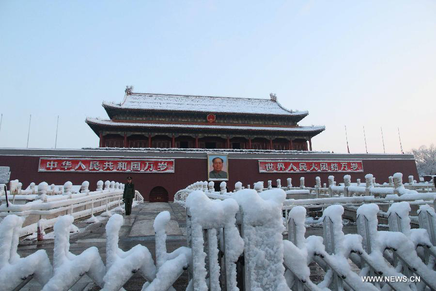 Photo taken on March 20, 2013 shows the scenery after a snowfall at the Tian'anmen Square in Beijing, capital of China. Beijing witnessed a snowfall with a depth reaching 10-17 centimeters overnight. The snowfall happened to hit the city on the Chinese traditional calendar date of Chunfen, which heralds the beginning of the spring season. Chunfen, which literally means Spring Equinox or Vernal Equinox, falls on the day when the sun is exactly at the celestial latitude of zero degrees. (Xinhua/Wang Yueling)