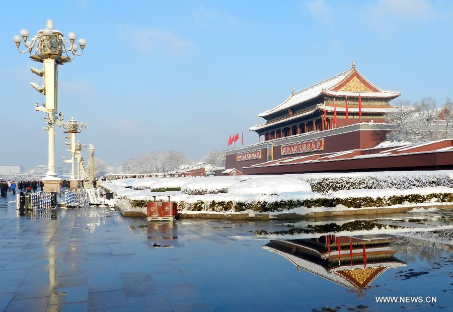 Photo taken on March 20, 2013 shows the scenery after a snowfall at the Tian'anmen Square in Beijing, capital of China. Beijing witnessed a snowfall with a depth reaching 10-17 centimeters overnight. The snowfall happened to hit the city on the Chinese traditional calendar date of Chunfen, which heralds the beginning of the spring season. Chunfen, which literally means Spring Equinox or Vernal Equinox, falls on the day when the sun is exactly at the celestial latitude of zero degrees. (Xinhua/Wang Zhen)
