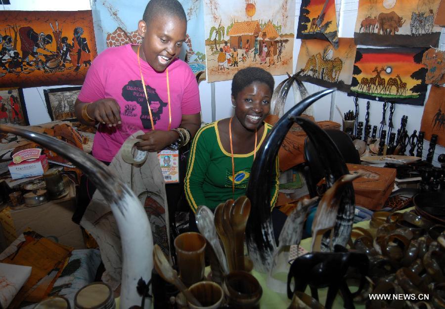 Merchants from Rwanda shows handicrafts at China Import and Export Fair in Guangzhou, capital of south China's Guangdong Province, Oct. 16, 2007. China-Africa economic and trade cooperation is mutually beneficial, strongly boosting the common development of the two sides. Chinese President Xi Jinping will visit Tanzania, South Africa and the Republic of Congo later this month and attend the fifth BRICS summit on March 26-27 in Durban, South Africa. (Xinhua/Liu Dawei) 