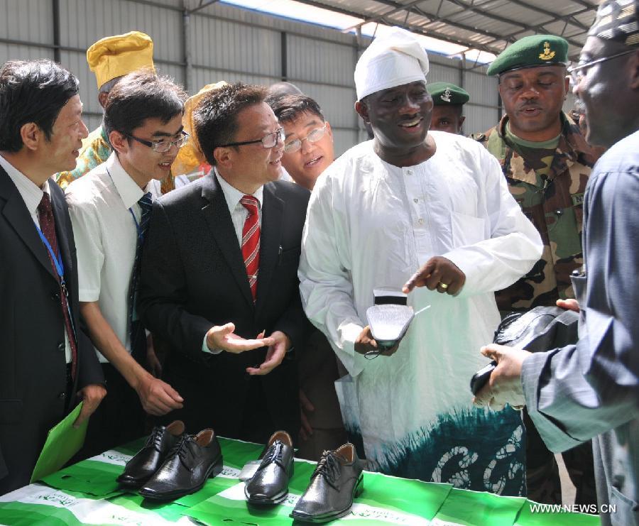 Nigerian President Goodluck Jonathan (3rd R) inspects the Sino-Nigeria joint venture Zhongfu industry area in Ogun State, Nigeria, Nov. 13, 2010. China-Africa economic and trade cooperation is mutually beneficial, strongly boosting the common development of the two sides. Chinese President Xi Jinping will visit Tanzania, South Africa and the Republic of Congo later this month and attend the fifth BRICS summit on March 26-27 in Durban, South Africa. (Xinhua/Cao Kai) 