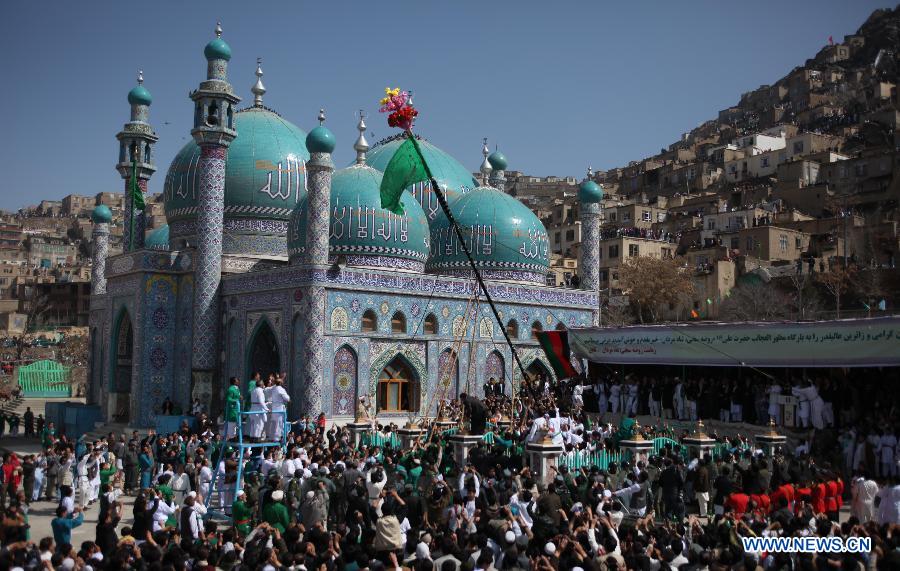 Afghan people raise up the holy mace during the celebration of Nowruz festival in Kabul, Afghanistan, March 21, 2013. Afghans celebrate the Nowruz festival as the first day of the year in Persian calendar. (Xinhua/Ahmad Massoud)